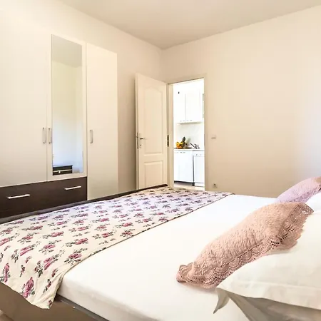 Apartments Jure Makarska Exterior photo