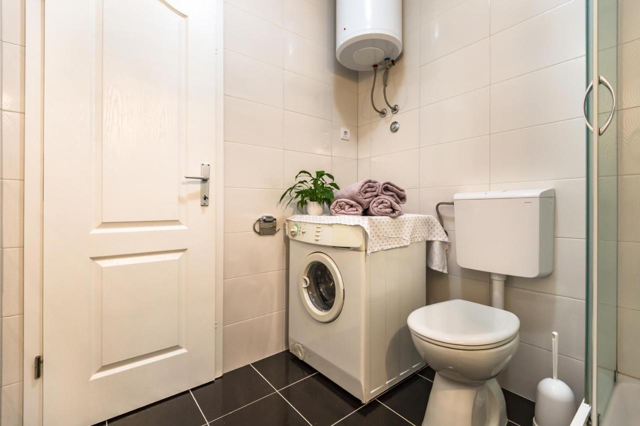 Jure Apartment Makarska