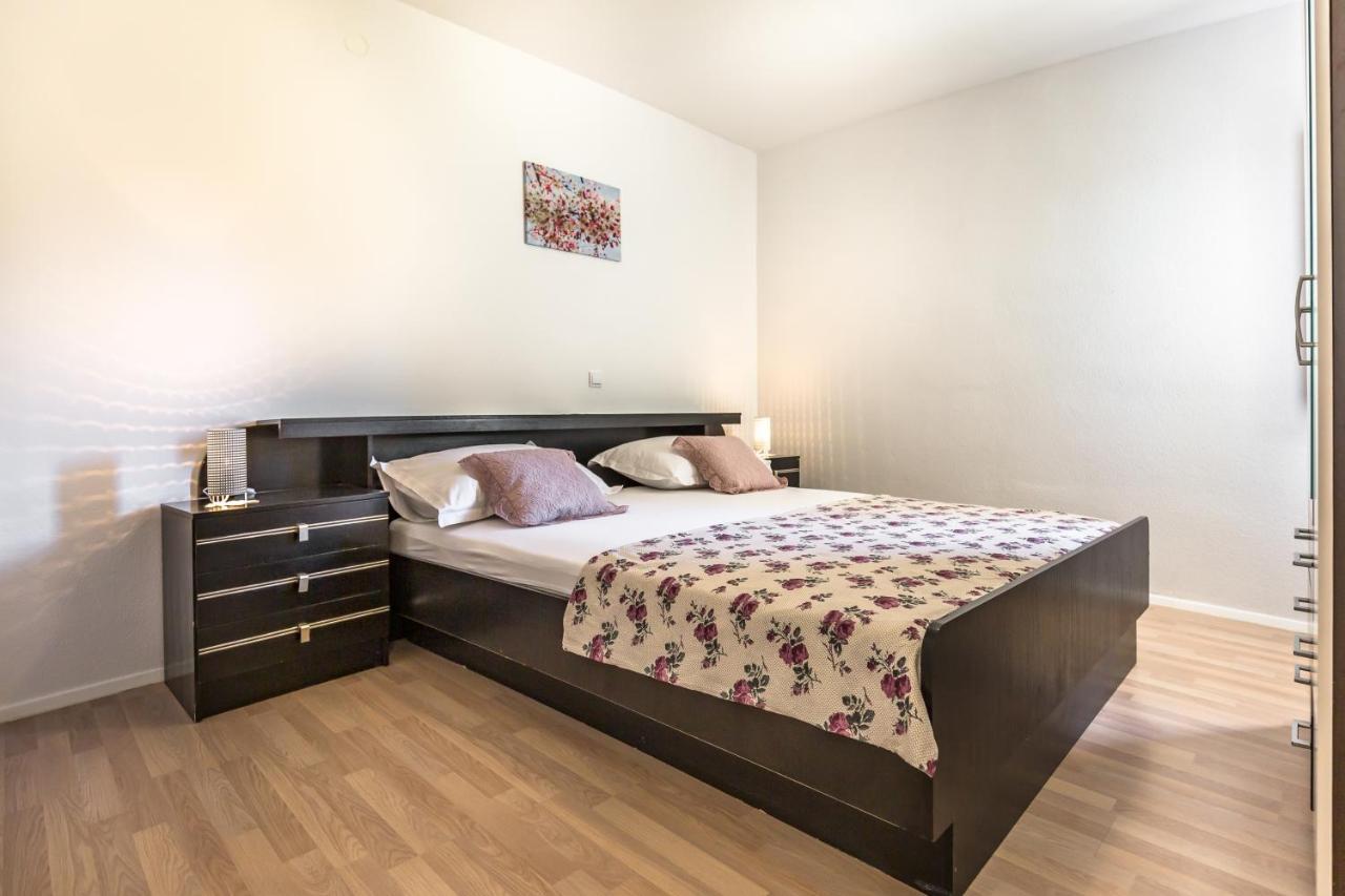 Jure Apartment Makarska