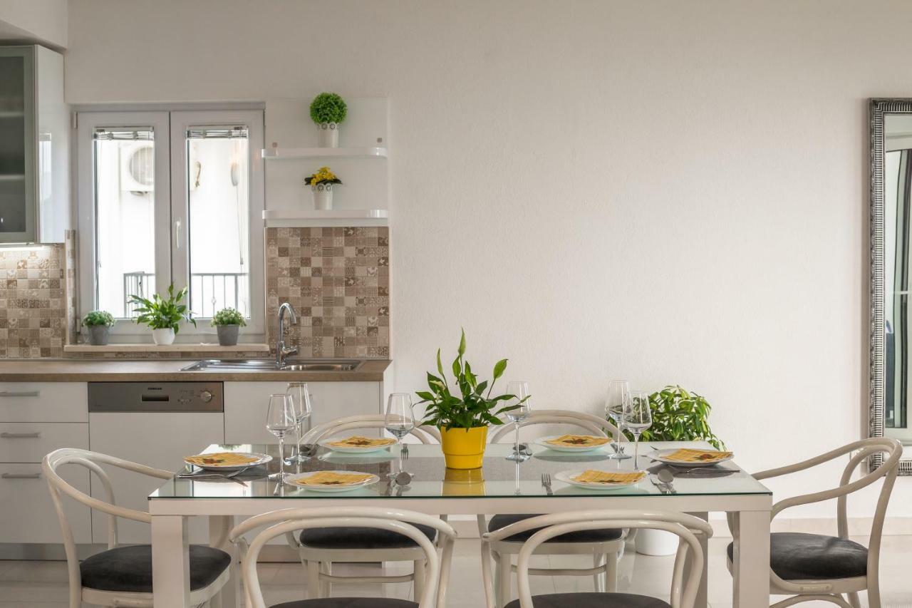 Jure Apartment *